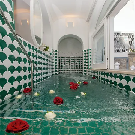 Francesco Luxury بوسيتانو